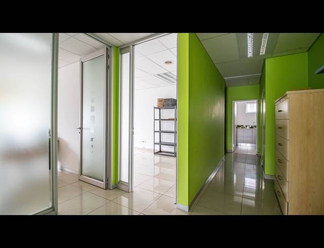 160M² OFFICE FOR SALE IN FOURWAYS